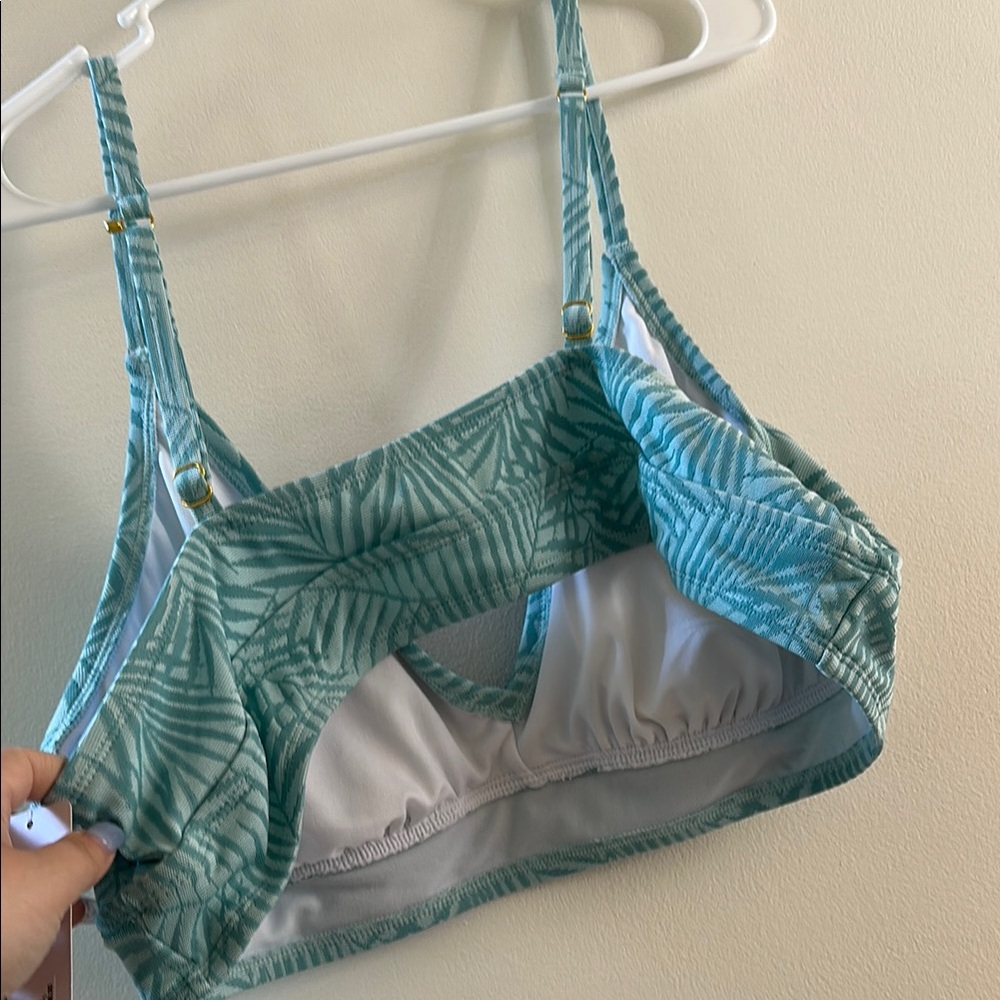 Freshwater Teal Leaf Pattern Bikini Top - Picture 5 of 6